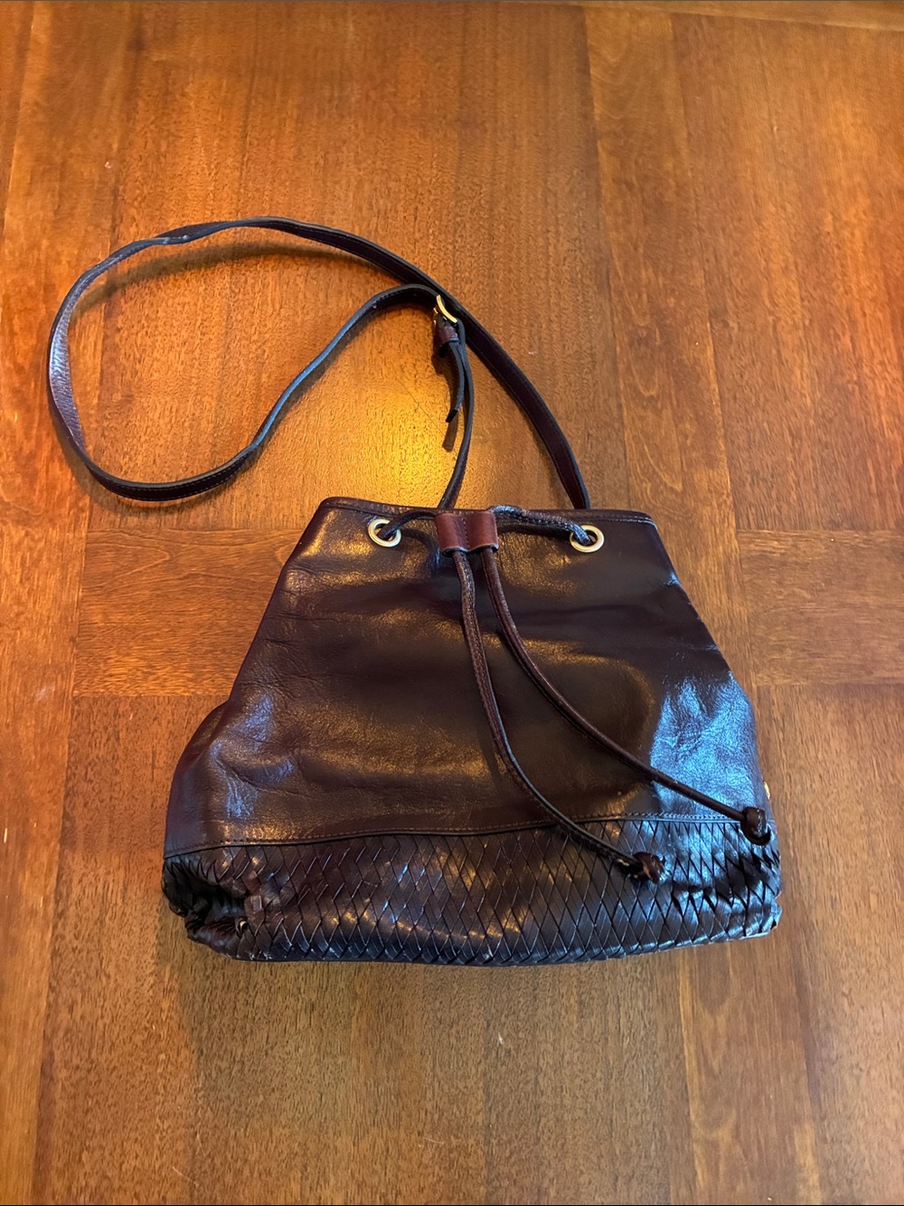Etienne Aigner vintage Leather Drawstring Crossbody Bucket Bag with basket weave